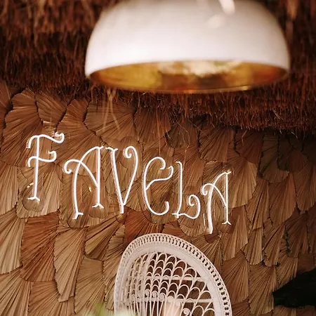 Favela Bar & Restaurant Hotel *